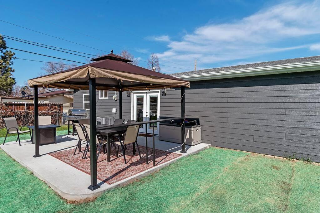 Gazebo 4Br Ping Pong Arcade Room Rapid City Exterior photo