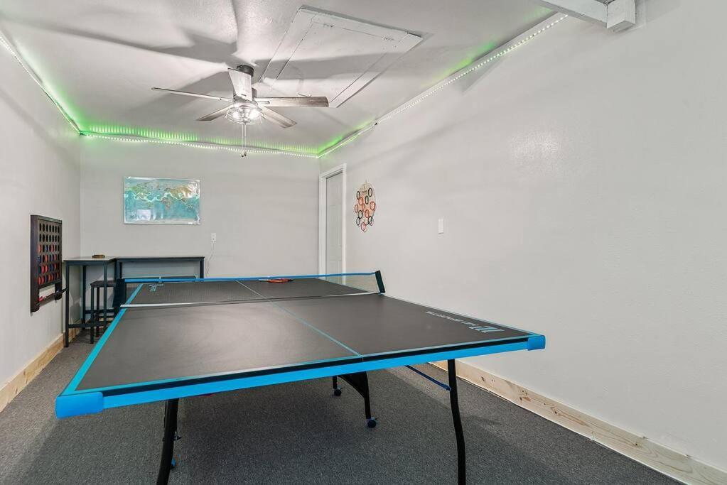 Gazebo 4Br Ping Pong Arcade Room Rapid City Exterior photo